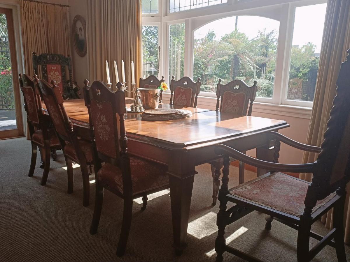 100 Year Old English Character House Hotel Timaru Bagian luar foto